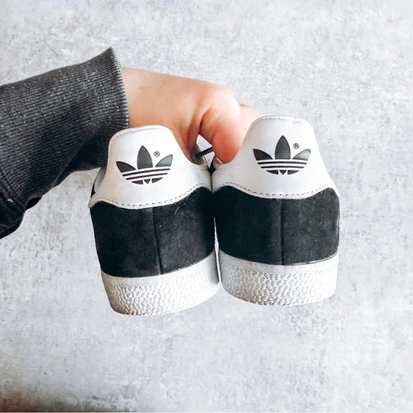 Adidas Black Gazelle Round Toe Sneaker Size 7 - Picture 5 of 5